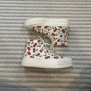 Chuck Taylor All Star Lift Platforn Cherries Converse